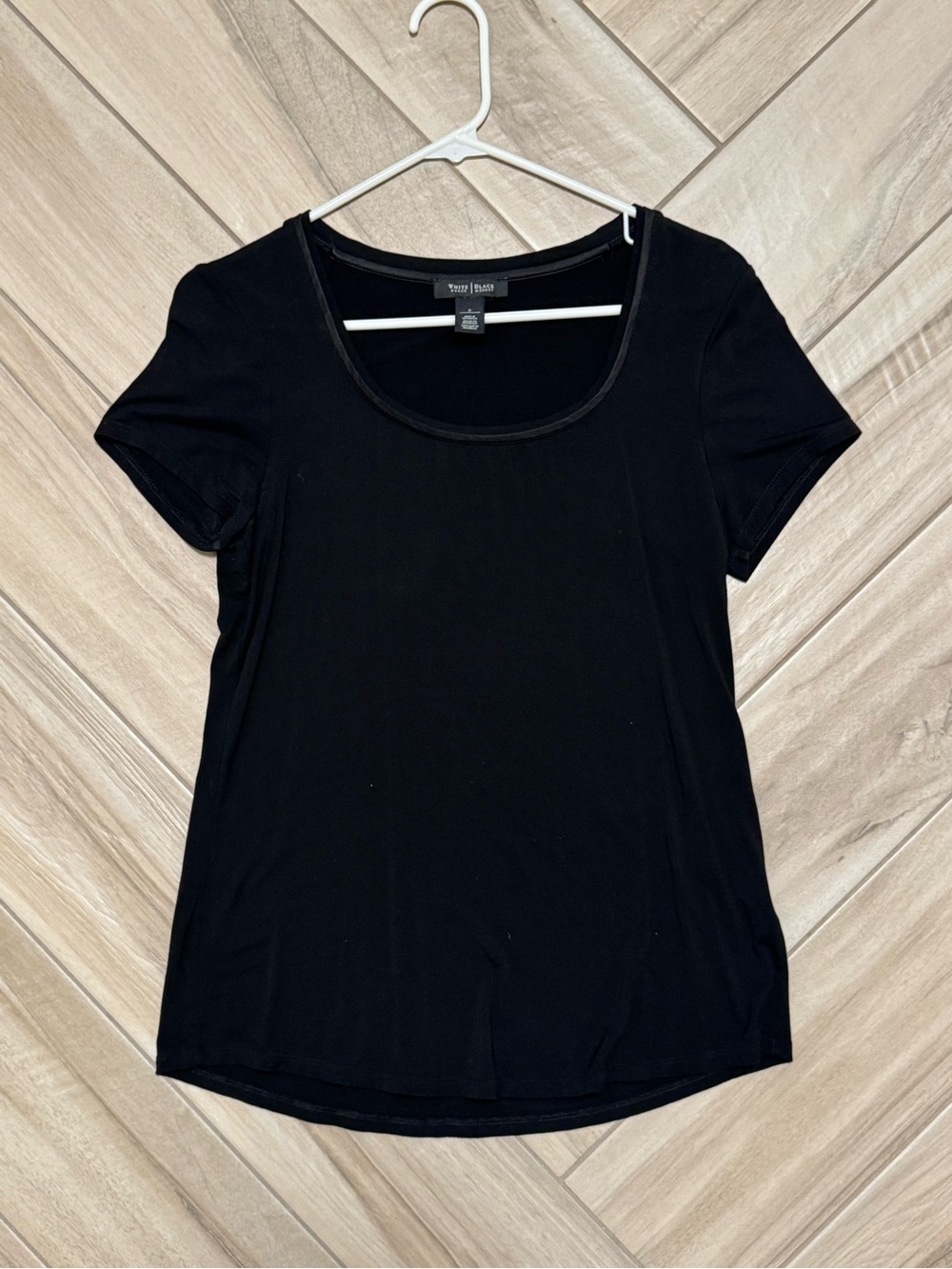 White House Black Market Black Scoop-Neck Short Sleeve Tee